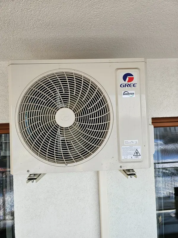 Montaż klimatyzacji Gree Inverter – Ursynów, jednostka zewnętrzna