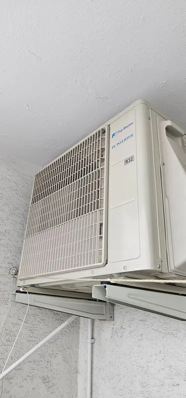 Montaż klimatyzacji Fuji Electric – Wołomin, jednostka zewnętrzna